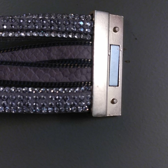 Bracelets - Picture 10 of 12